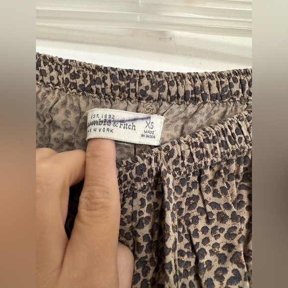 Abercrombie Leopard print shorts - Picture 3 of 6